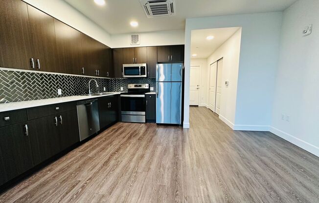 Studio, 1 bath, 327 sqft, $1,495, Unit 410 5th #611