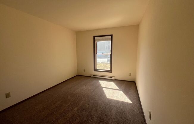 2 beds, 1 bath, 965 sqft, $1,605, Unit 7601CA