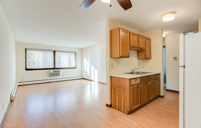 2 beds, 1 bath, 807 sqft, $1,165, Unit 107