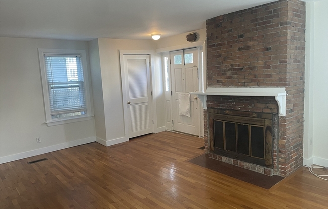 1 bed, 1 bath, 650 sqft, $2,300, Unit 1