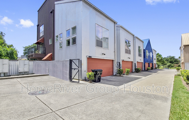 2605 CALUMET ST