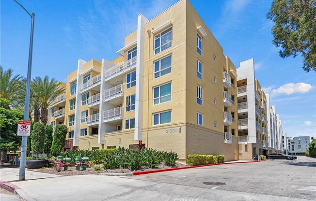 2 beds, 2 baths, 1,050 sqft, $3,500, Unit 351