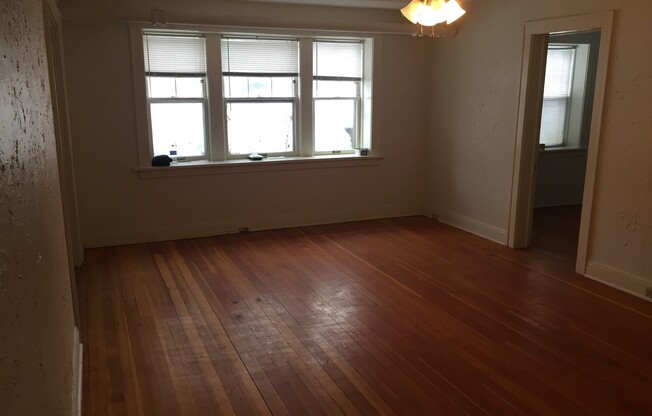 2212 Girard Ave. S