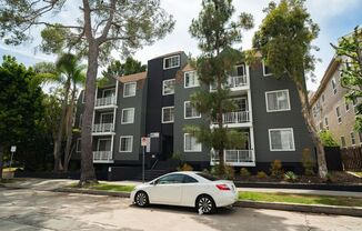 685 Kelton Ave