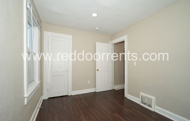 2 beds, 1 bath, $1,200