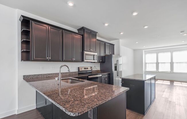Spacious 3 BR/3.5 BA Townhome in Brooklyn Park!