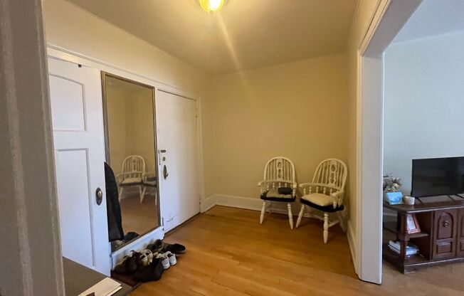 4 beds, 2 baths, $2,295, Unit 10