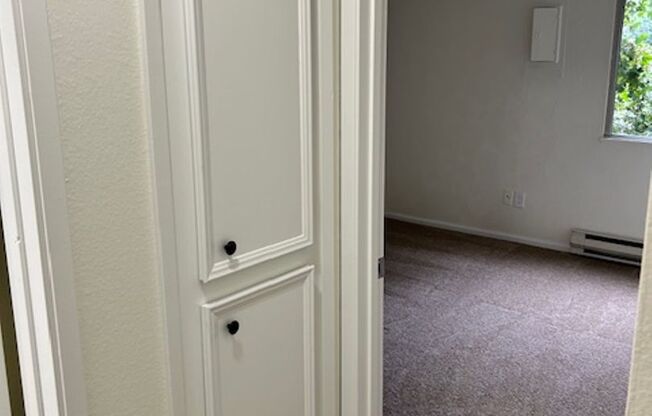 1 bed, 1 bath, 700 sqft, $1,185, Unit Unit A