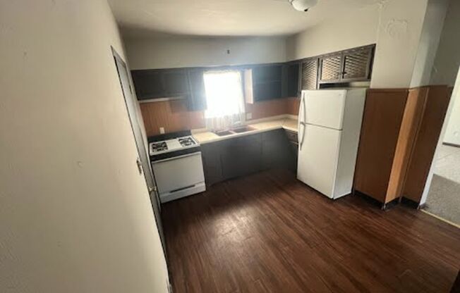 2 beds, 1 bath, $1,075