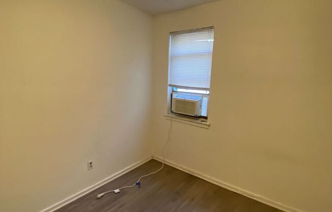 3 beds, 1 bath, 1,500 sqft, $1,800, Unit #2