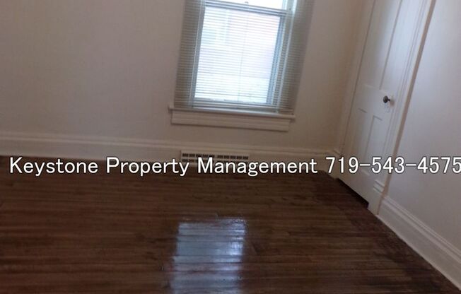 ALL Utilities Included with Rent! South-side Main Level 3 Bedroom/1 Bath Duplex $1200 /$1200