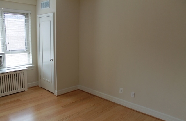 1 bed, 1 bath, 700 sqft, $2,500, Unit 600