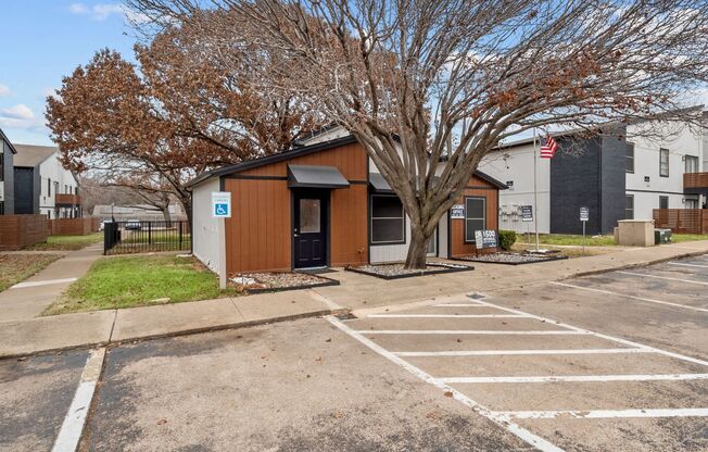 2 beds, 1 bath, 743 sqft, $1,500, Unit 17