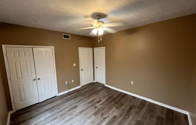 2 beds, 2 baths, 930 sqft, $875, Unit 26