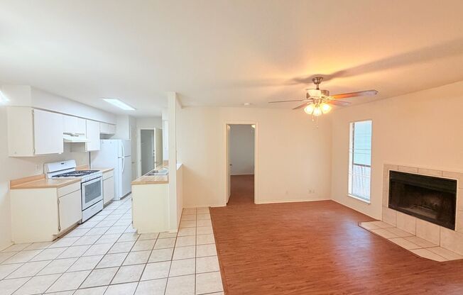 Great, well-maintained single-story duplex tucked away on a quiet cul-de-sac!