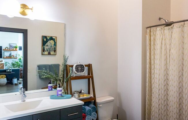 Studio, 1 bath, 1,095 sqft, $1,660, Unit 422