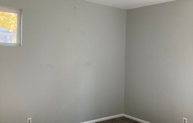 3 beds, 1 bath, $1,000