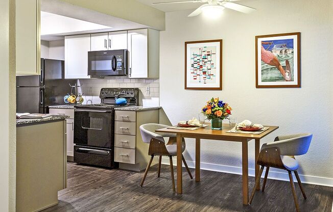 2 beds, 1 bath, 876 sqft, $1,263, Unit 210