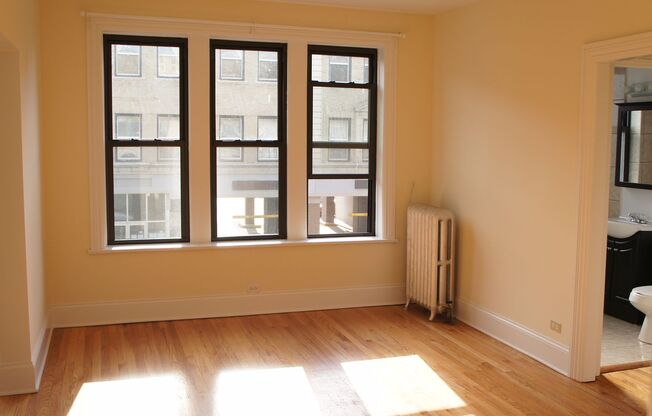 1 bed, 1 bath, 667 sqft, $1,895, Unit Sawyer-305