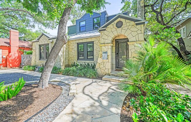 RENOVATED 5-BEDROOM HOME IN ALAMO HEIGHTS