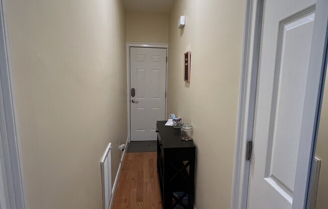 1 bed, 1 bath, $2,800, Unit 1R