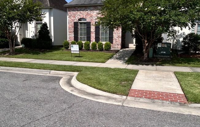 3 br house by U club! Dbl garage, upgrades, pool and tennis included!
