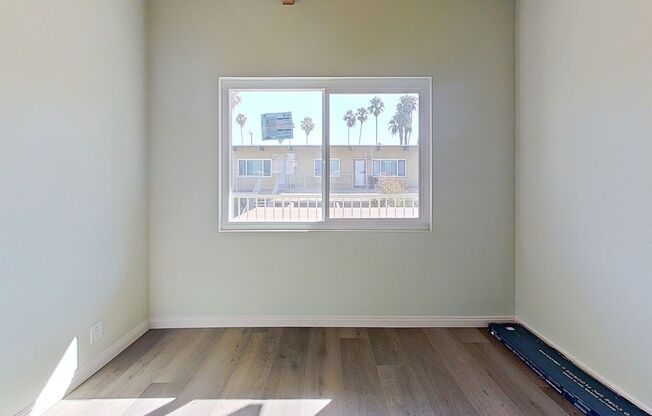 Special $500 Off The First Month Rent Bright Top-Floor 1-Bedroom Condo in the Heart of Santa Monica