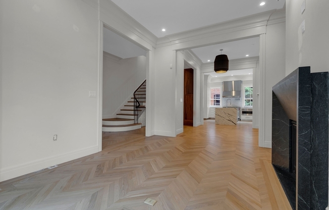 352 MARLBOROUGH ST