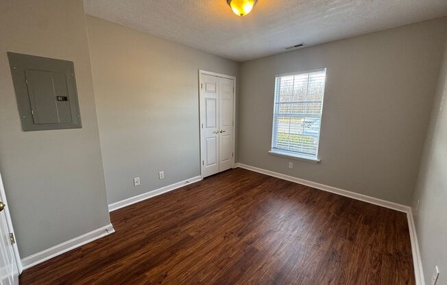 2 beds, 1 bath, 730 sqft, $775, Unit B10