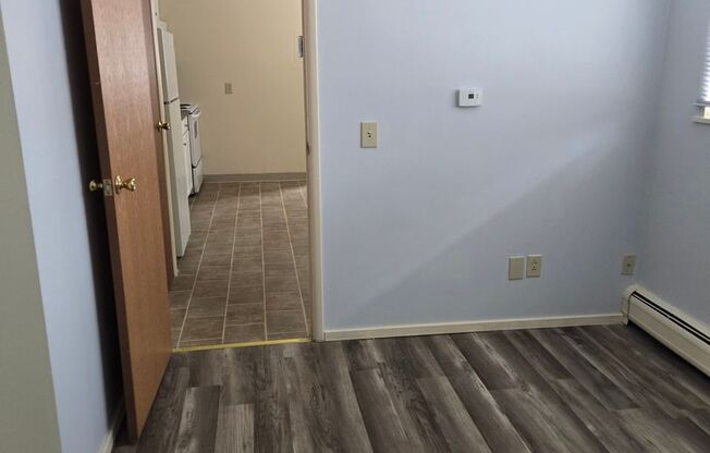 1 bed, 1 bath, 350 sqft, $955, Unit 031