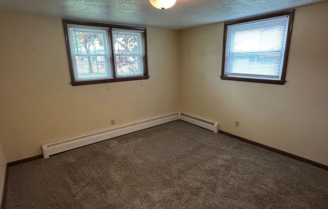 2 beds, 1 bath, $750, Unit 676-3