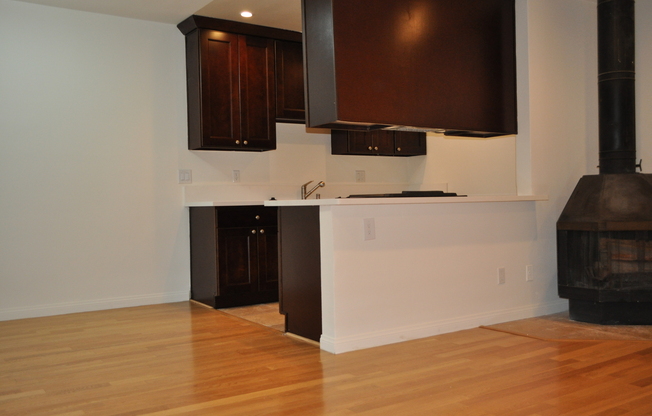 Newly renovated upper unit in quiet neighborhood.