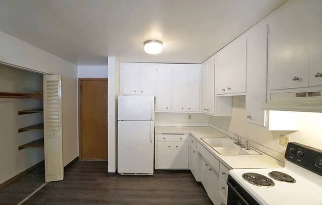 English Conway Kitchen, St. Paul, Minnesota