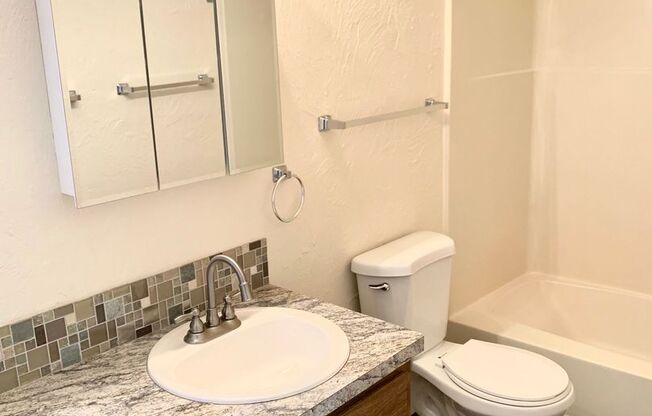 2 beds, 1 bath, 820 sqft, $1,550, Unit 1522D