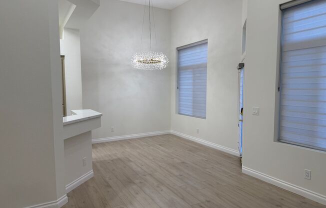 Fully Remodeled 2bed/2bath Townhouse.