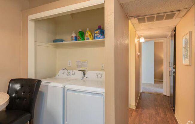 1 bed, 1 bath, 650 sqft, $1,595, Unit 113 - Stainless Package