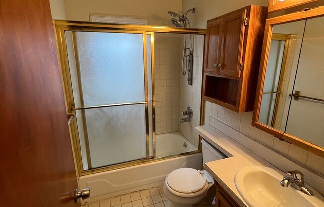 3 beds, 1 bath, $1,400