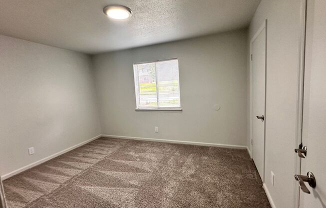 3 beds, 1 bath, 900 sqft, $1,199