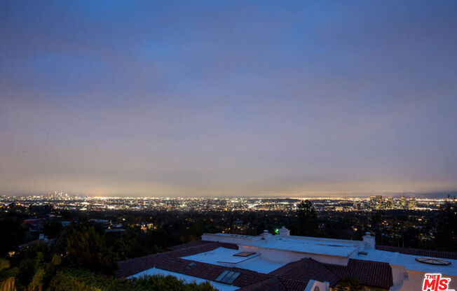9892 BEVERLY GROVE DR