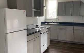 Studio, 1 bath, $725, Unit 1829 1/2 Greenbush