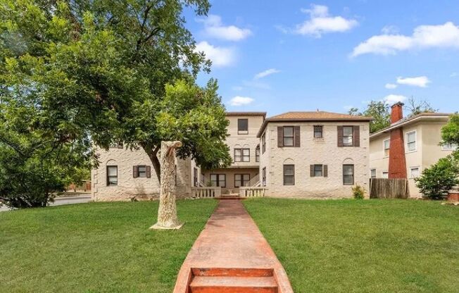 343 W SUMMIT AVE