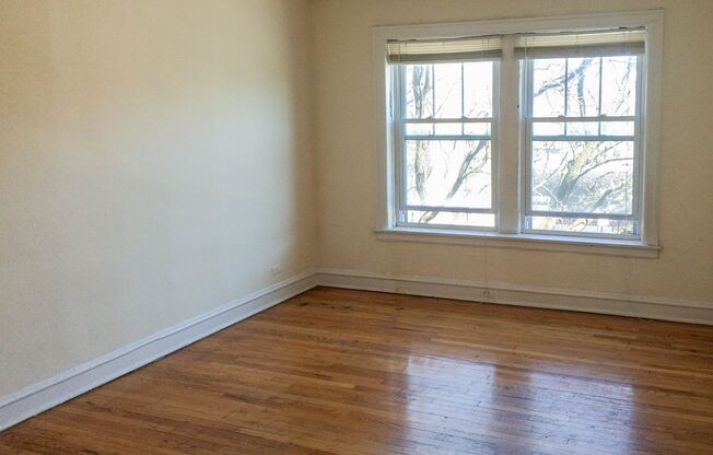 2 beds, 1 bath, 920 sqft, $1,995, Unit 2004-2