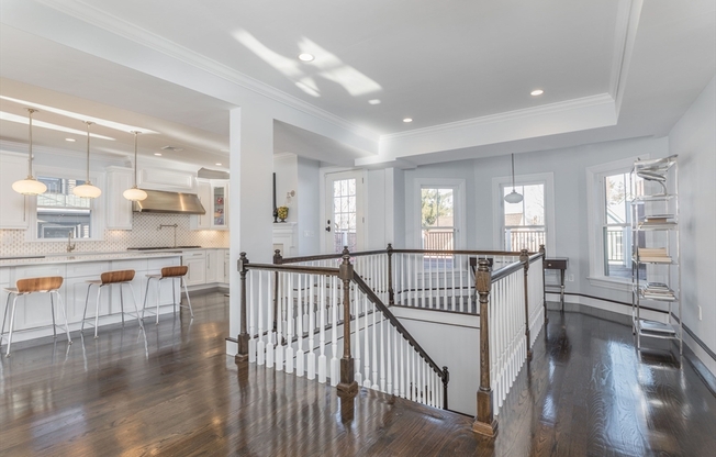 27 Howland St