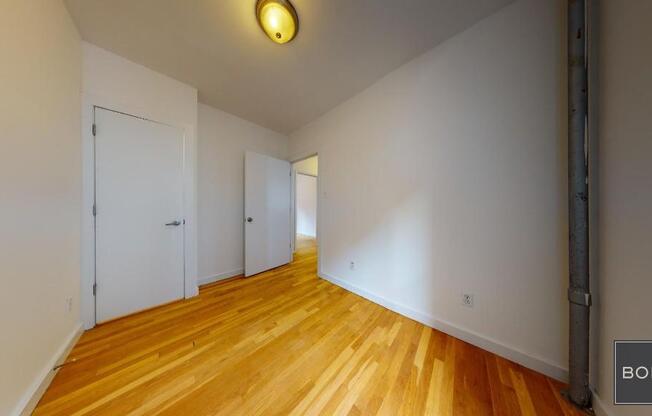 2 beds, 1 bath, $3,300, Unit 5H