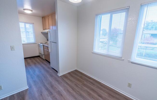 2 beds, 2 baths, 945 sqft, $1,595