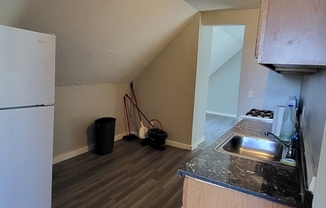 2 beds, 1 bath, $1,900, Unit 3