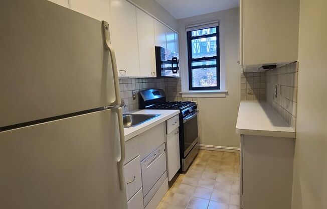 1 bed, 1 bath, 900 sqft, $2,300, Unit Apt 3E