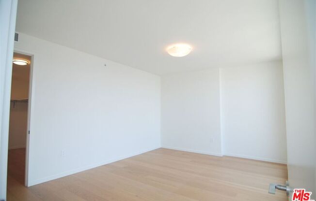 2 beds, 2.5 baths, 1,720 sqft, $5,500, Unit 2406