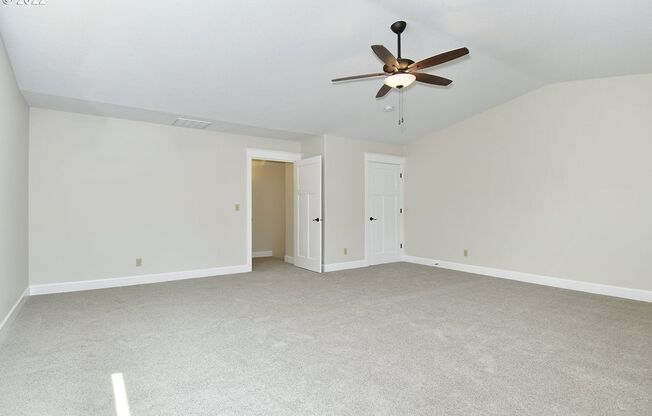 3 beds, 2.5 baths, $2,595
