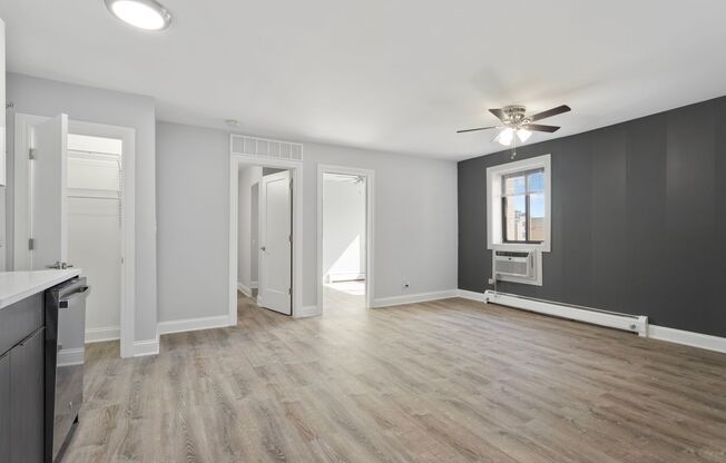 2 beds, 1 bath, $2,100, Unit 446